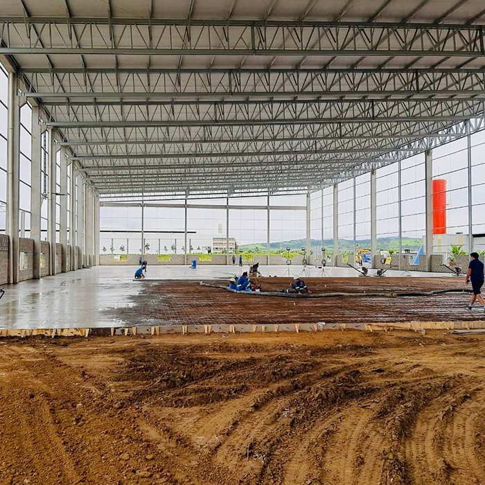Obra de piso industrial da Poliforte — antes